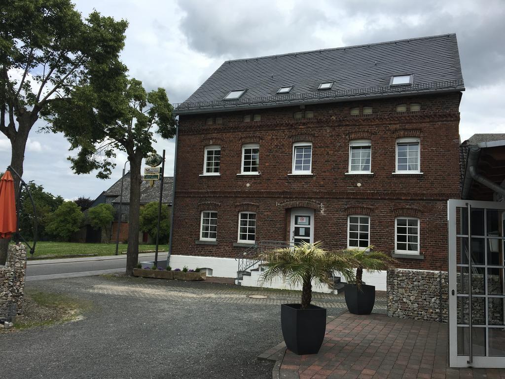 Village Hotel Lautzenhausen Buitenkant foto