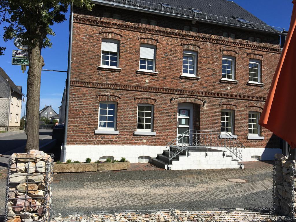 Village Hotel Lautzenhausen Buitenkant foto